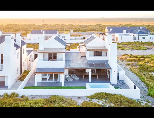 6 BEDROOM HOUSE FOR SALE IN DWARSKERSBOS